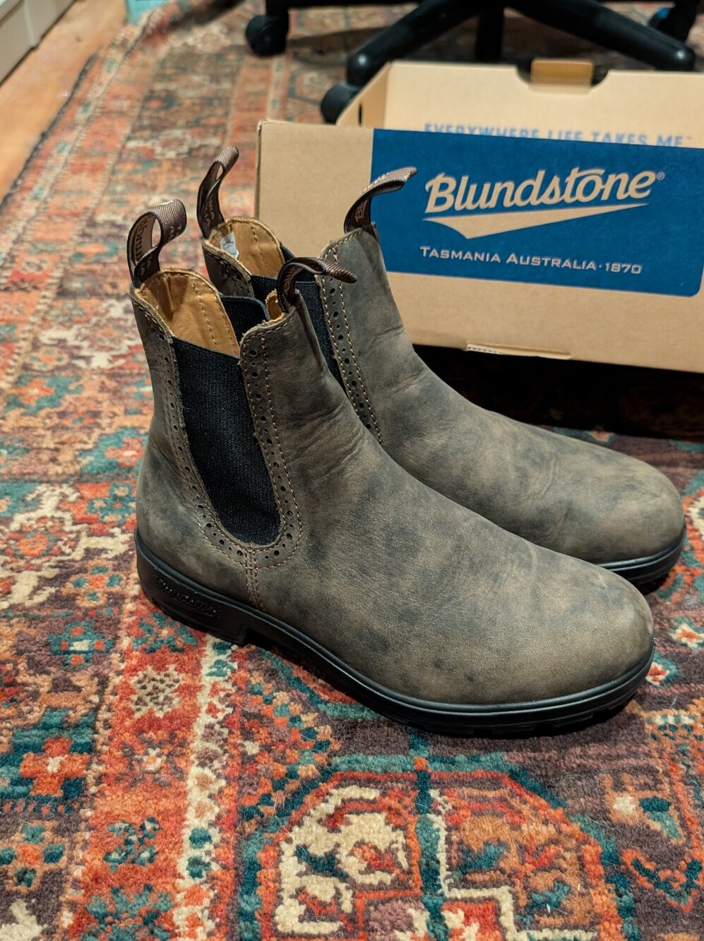 Bulndstone Elastic sided chelsea boots size 9